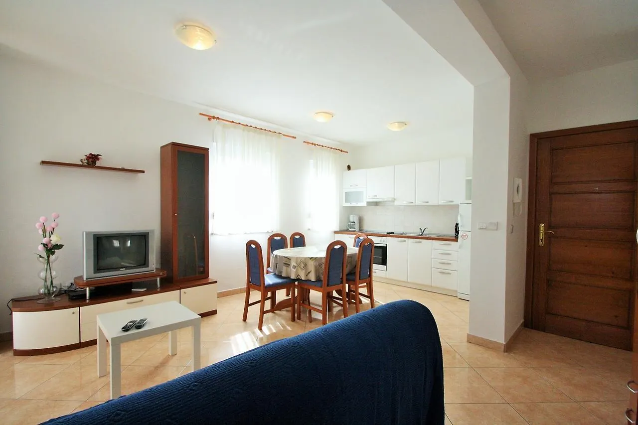 Apartment Bilic With Balcony Porec